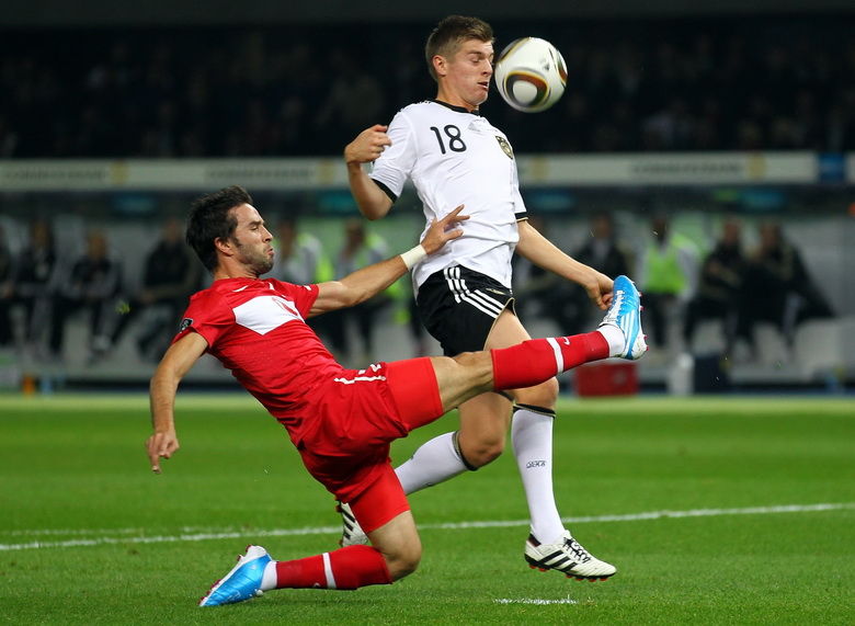 赛前预测_高水平对抗点燃欧洲足坛(足球高水平联赛)