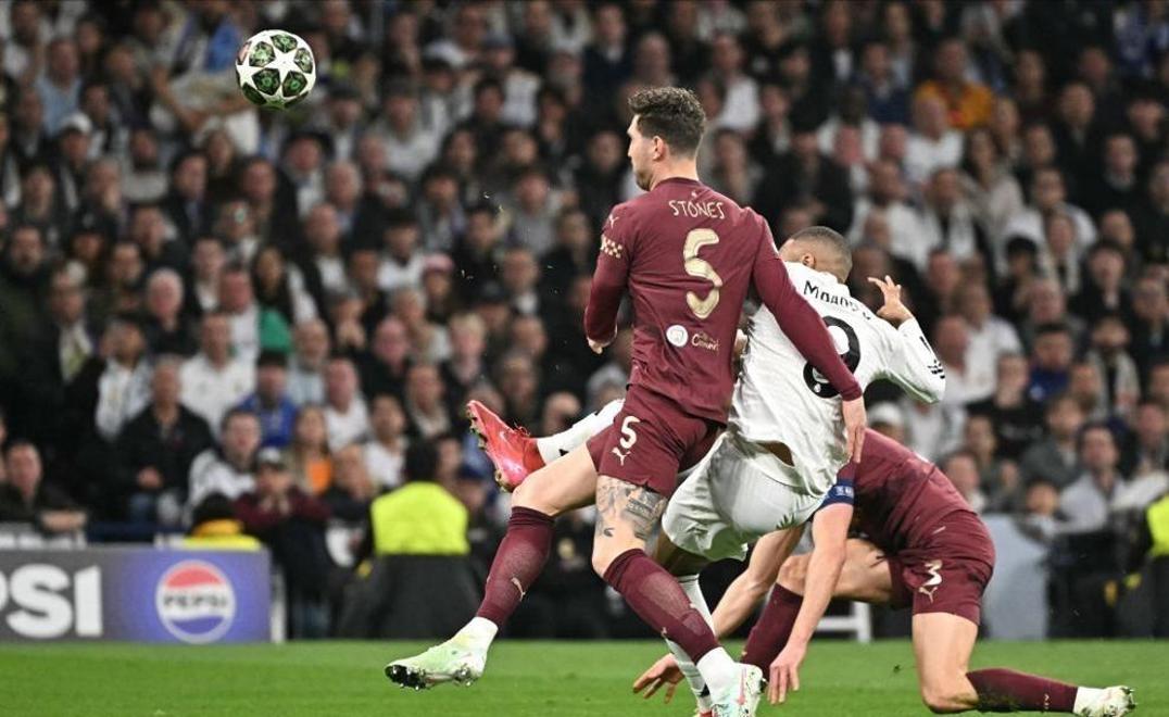 足球竞猜_巴黎圣日耳曼法甲击败克莱蒙姆巴佩帽子戏法的简单介绍